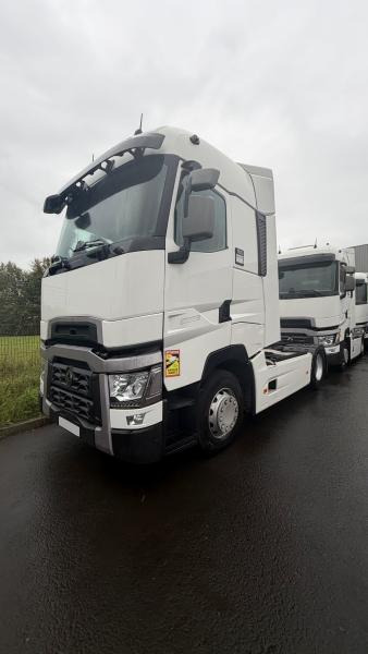 Renault Gamme T 520 - Nyergesvontató: 2 kép. Renault Gamme T 520 - Nyergesvontató: 2 kép.