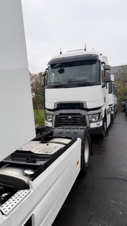 Renault Gamme T 520 - Nyergesvontató: 3 kép. Renault Gamme T 520 - Nyergesvontató: 3 kép.