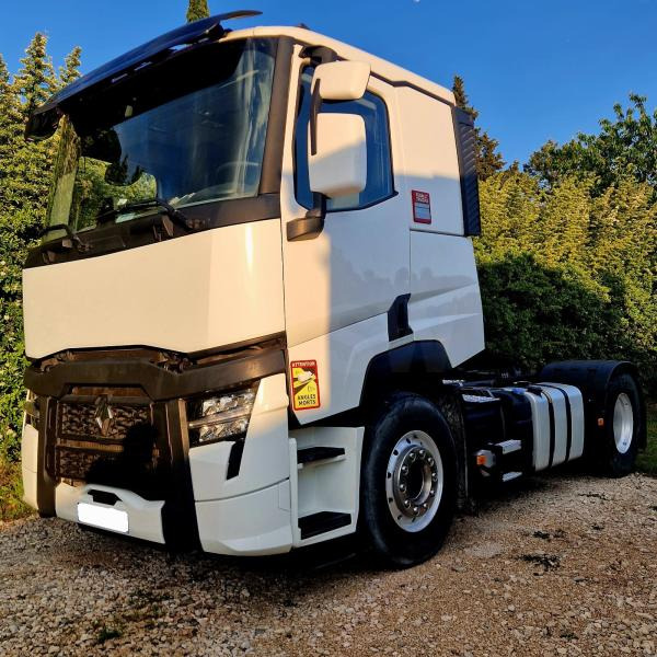 Renault Gamme T 520 - Nyergesvontató: 1 kép. Renault Gamme T 520 - Nyergesvontató: 1 kép.