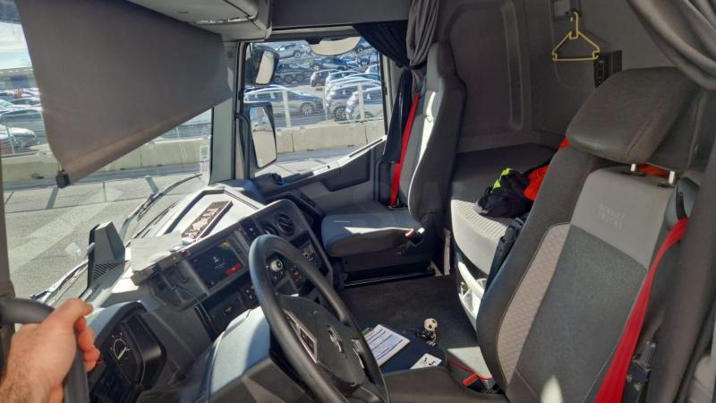 Renault Gamme T 520 - Nyergesvontató: 5 kép. Renault Gamme T 520 - Nyergesvontató: 5 kép.