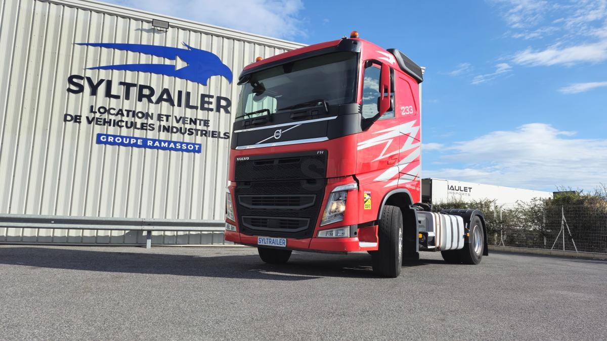 Volvo FH 460 - Nyergesvontató: 2 kép. Volvo FH 460 - Nyergesvontató: 2 kép.