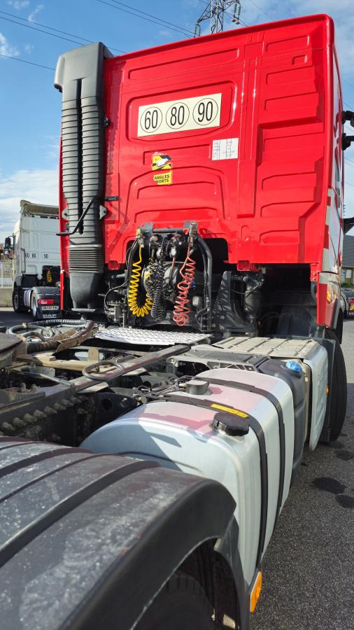 Volvo FH 460 - Nyergesvontató: 5 kép. Volvo FH 460 - Nyergesvontató: 5 kép.