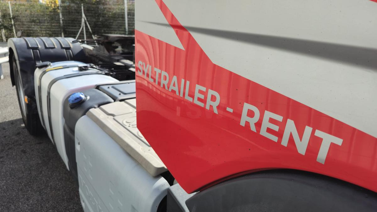 Volvo FH 460 - Nyergesvontató: 4 kép. Volvo FH 460 - Nyergesvontató: 4 kép.