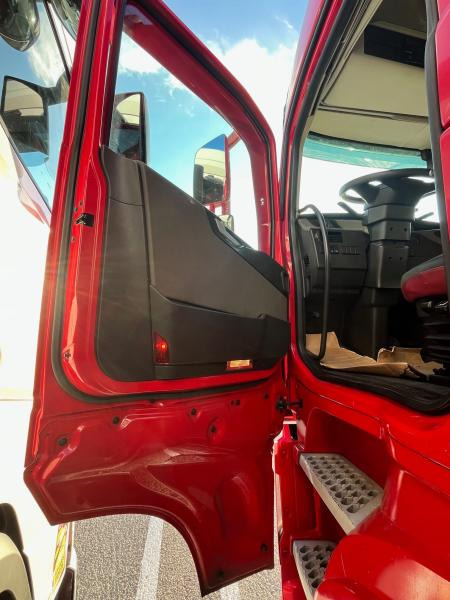 Nyergesvontató Volvo FH 460: 7 kép.