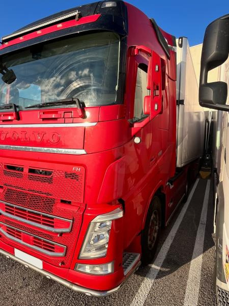 Volvo FH 460 - Nyergesvontató: 1 kép. Volvo FH 460 - Nyergesvontató: 1 kép.