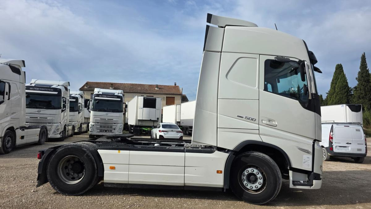 Volvo FH 500 - Nyergesvontató: 5 kép. Volvo FH 500 - Nyergesvontató: 5 kép.