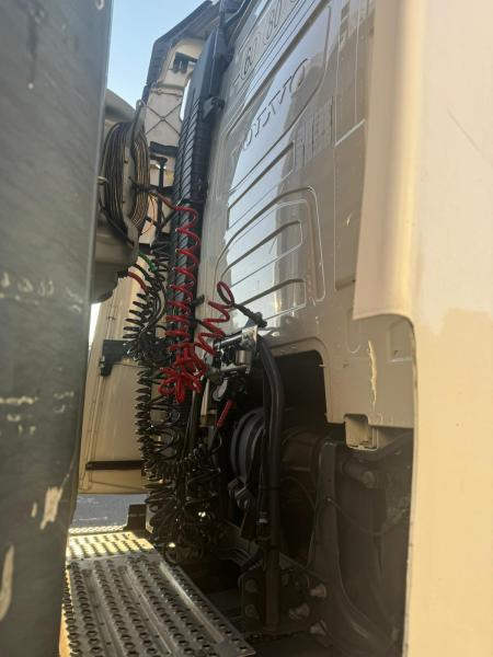 Volvo FH 500 - Nyergesvontató: 4 kép. Volvo FH 500 - Nyergesvontató: 4 kép.