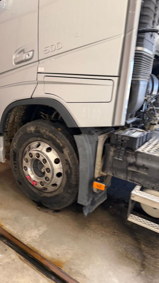 Volvo FH 500 - Nyergesvontató: 5 kép. Volvo FH 500 - Nyergesvontató: 5 kép.