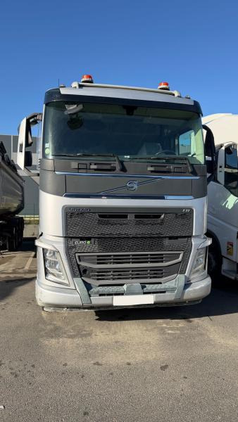 Volvo FH 500 - Nyergesvontató: 2 kép. Volvo FH 500 - Nyergesvontató: 2 kép.