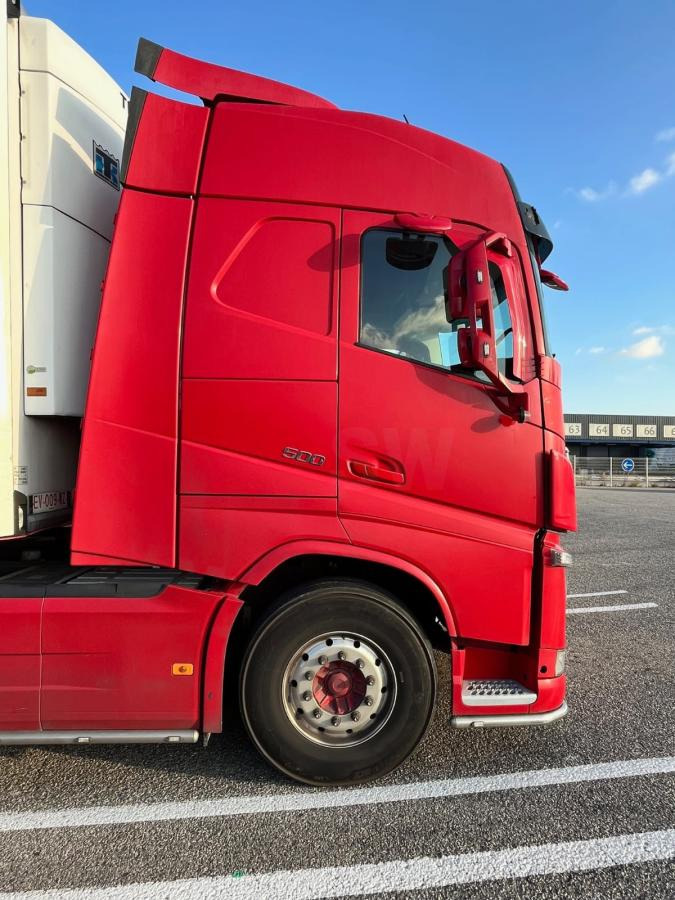 Volvo FH 500 - Nyergesvontató: 3 kép. Volvo FH 500 - Nyergesvontató: 3 kép.