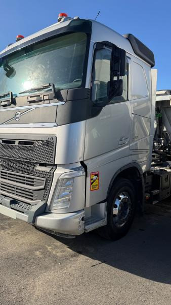 Volvo FH 500 - Nyergesvontató: 3 kép. Volvo FH 500 - Nyergesvontató: 3 kép.