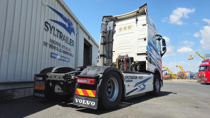 Volvo FH 500 Globetrotter - Nyergesvontató: 3 kép. Volvo FH 500 Globetrotter - Nyergesvontató: 3 kép.
