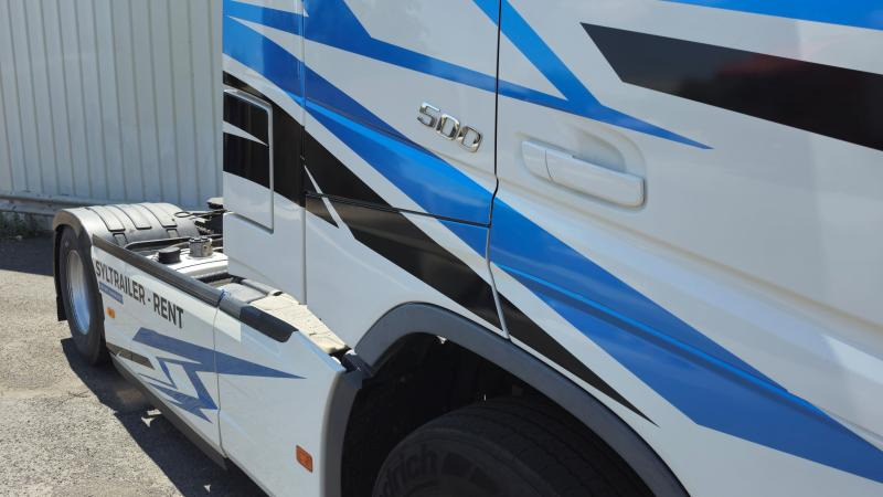 Volvo FH 500 Globetrotter - Nyergesvontató: 2 kép. Volvo FH 500 Globetrotter - Nyergesvontató: 2 kép.