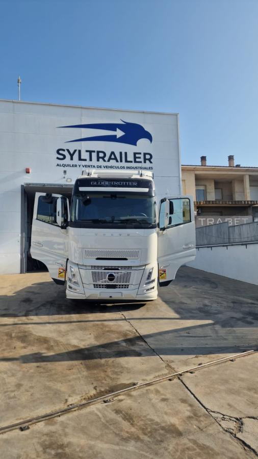 Új Nyergesvontató Volvo FH 500 Globetrotter I-save: 6 kép.