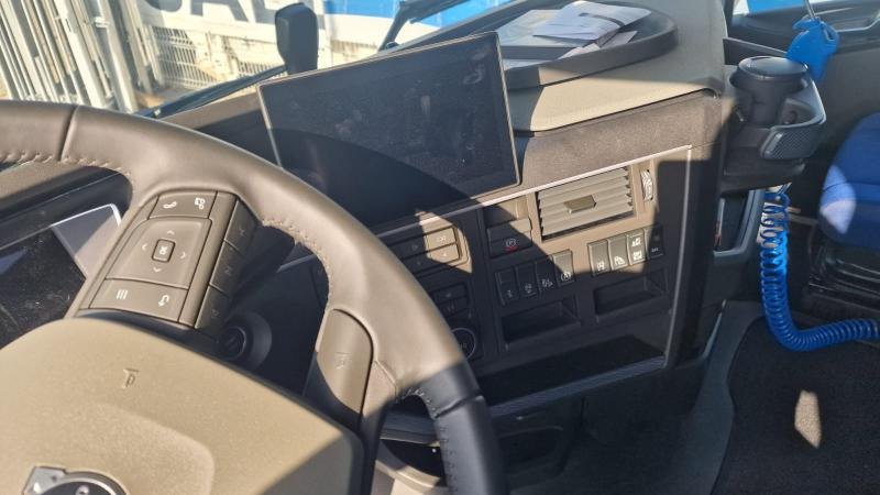 Új Nyergesvontató Volvo FH 500 Globetrotter I-save: 12 kép.