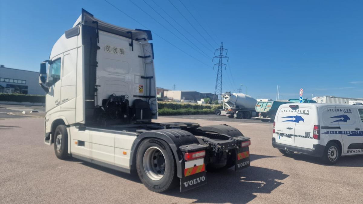 Volvo FH FH 500 Globetrotter - Nyergesvontató: 2 kép. Volvo FH FH 500 Globetrotter - Nyergesvontató: 2 kép.