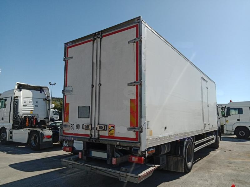 Renault D-Series 19 Wide 320 - Dobozos felépítményű teherautó: 2 kép. Renault D-Series 19 Wide 320 - Dobozos felépítményű teherautó: 2 kép.