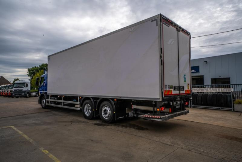Renault D WIDE 380 DXI D WIDE 380 DXI - Hűtős teherautó: 5 kép. Renault D WIDE 380 DXI D WIDE 380 DXI - Hűtős teherautó: 5 kép.