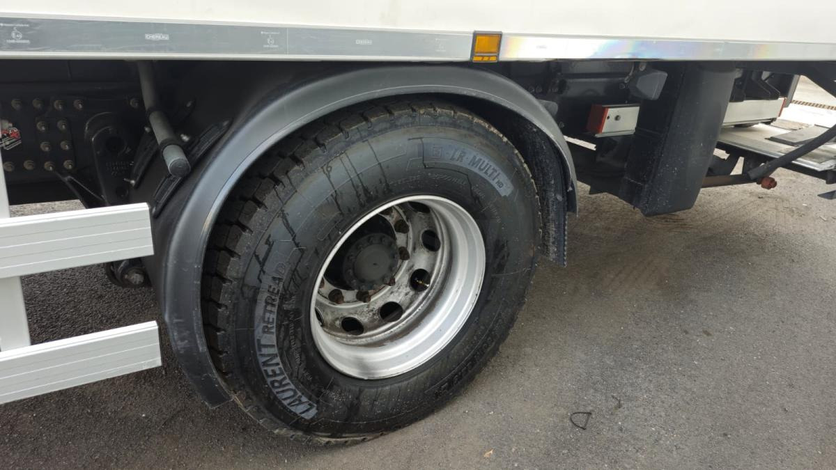 Renault D WIDE - Hűtős teherautó: 3 kép. Renault D WIDE - Hűtős teherautó: 3 kép.