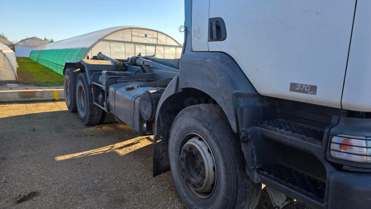 Horgos rakodó teherautó Renault Kerax 370 DCI: 6 kép. Horgos rakodó teherautó Renault Kerax 370 DCI: 6 kép.