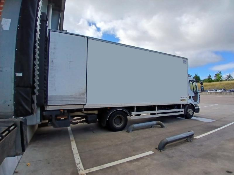 Renault Premium 270 DXI - Hűtős teherautó: 4 kép. Renault Premium 270 DXI - Hűtős teherautó: 4 kép.