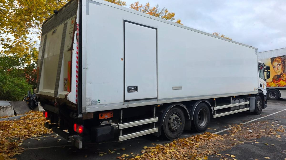 Scania P 320 - Hűtős teherautó: 3 kép. Scania P 320 - Hűtős teherautó: 3 kép.