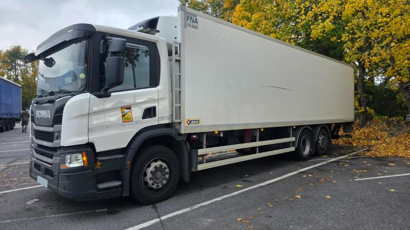 Scania P 320 - Hűtős teherautó: 4 kép. Scania P 320 - Hűtős teherautó: 4 kép.