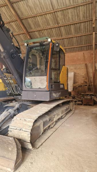Volvo ECR235 EL - Lánctalpas kotró: 4 kép. Volvo ECR235 EL - Lánctalpas kotró: 4 kép.