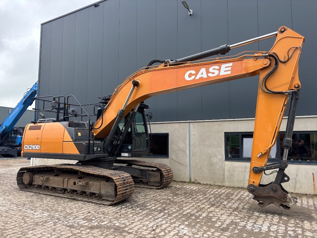 Case CX 210 D - Lánctalpas kotró: 5 kép. Case CX 210 D - Lánctalpas kotró: 5 kép.