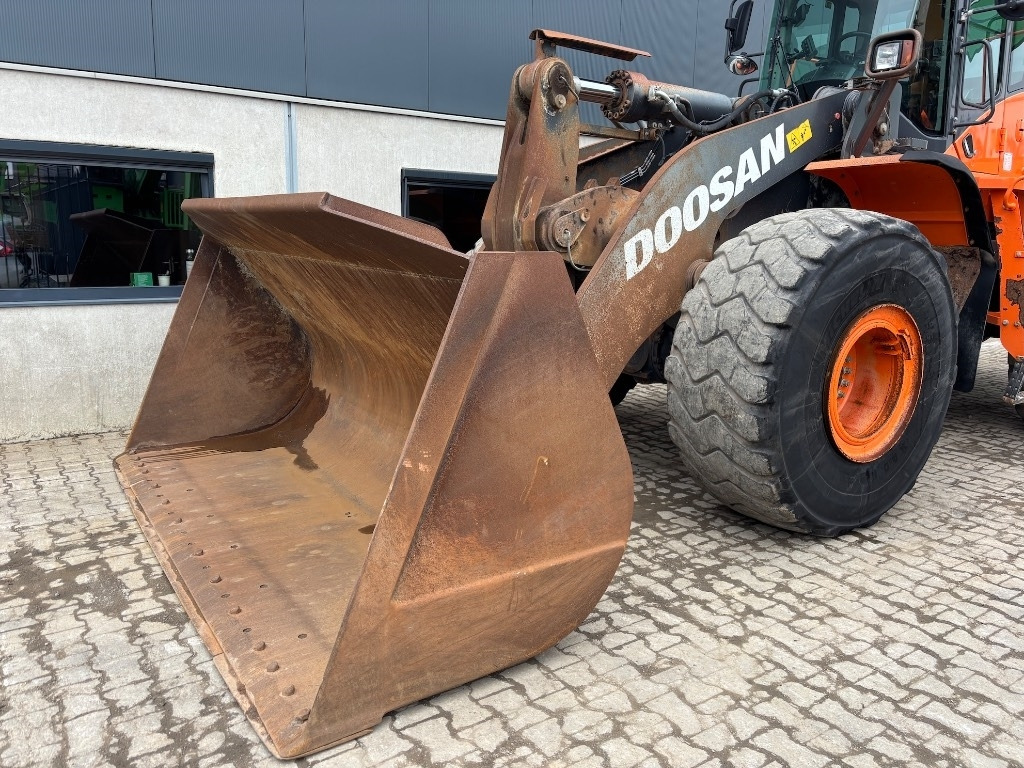 Gumikerekes homlokrakodó Doosan DL 450-5 - DL 420 -: 11 kép.
