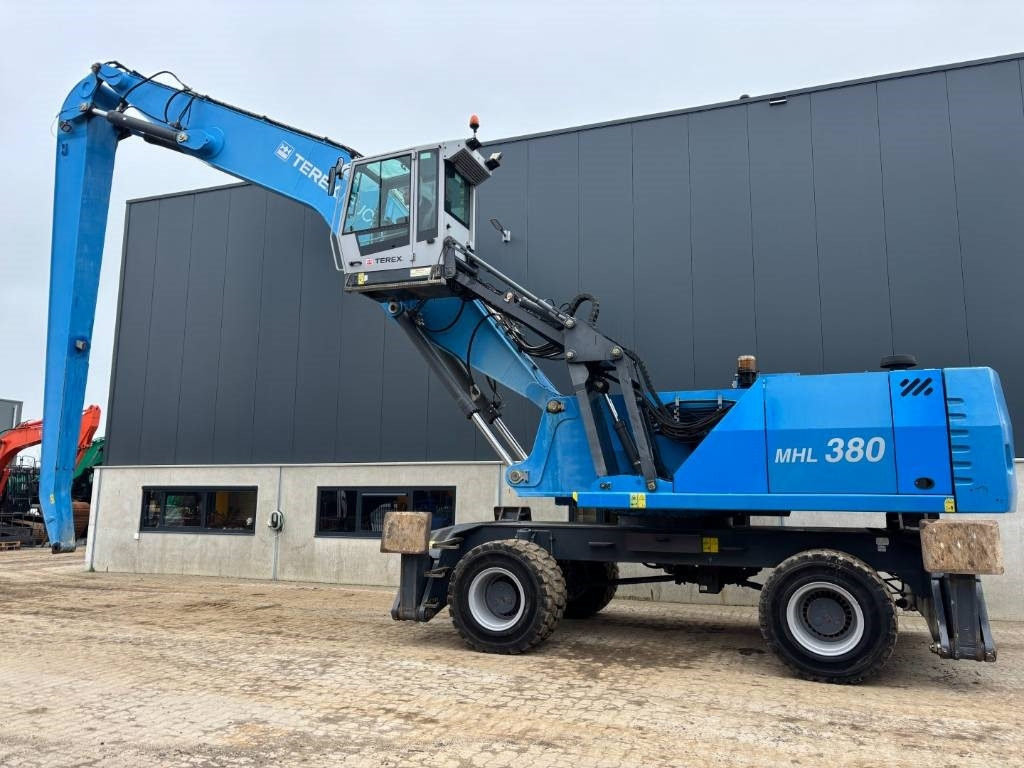 Fuchs MHL 380 -- only 6650 real working hours - Hulladék kotró: 5 kép. Fuchs MHL 380 -- only 6650 real working hours - Hulladék kotró: 5 kép.