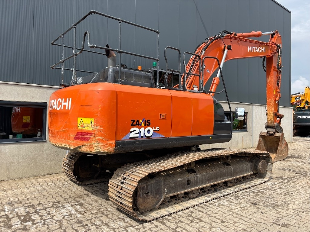 Hitachi ZX 210 LC-6 - Lánctalpas kotró: 5 kép. Hitachi ZX 210 LC-6 - Lánctalpas kotró: 5 kép.