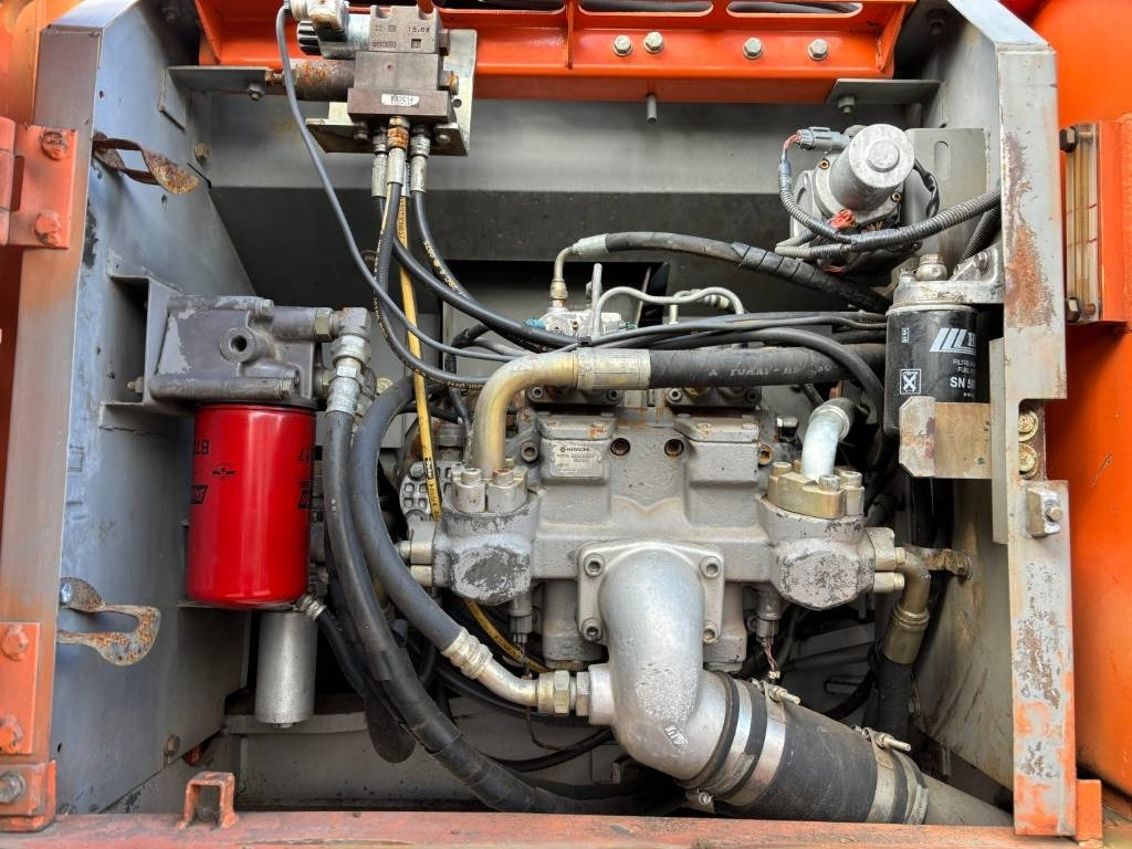 Hitachi ZX210 -- 6 cylinder isuzu -- manual engine! - Lánctalpas kotró: 5 kép. Hitachi ZX210 -- 6 cylinder isuzu -- manual engine! - Lánctalpas kotró: 5 kép.