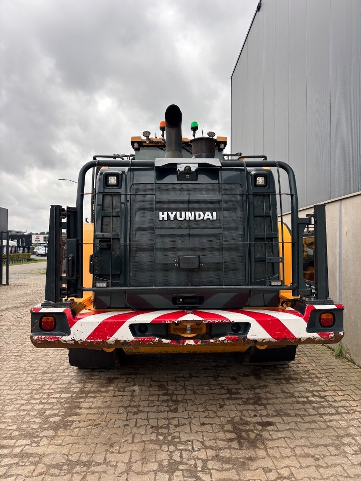 Hyundai HL 970 - HL970 - HL 975 - Gumikerekes homlokrakodó: 5 kép. Hyundai HL 970 - HL970 - HL 975 - Gumikerekes homlokrakodó: 5 kép.