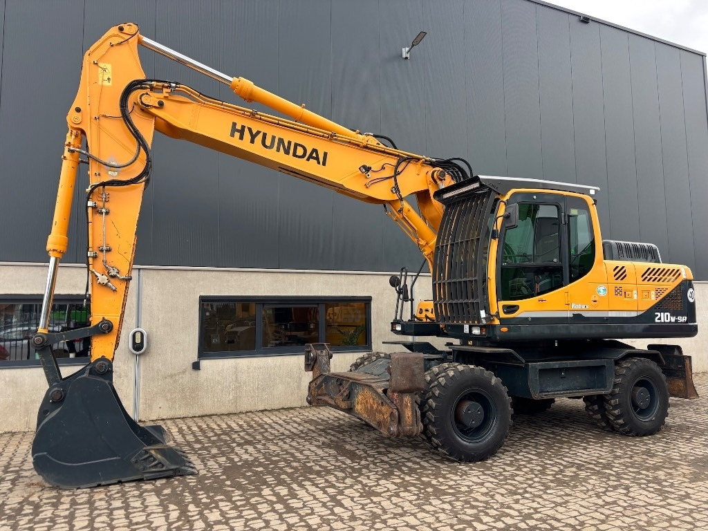 Hyundai Robex 210 W-9 A - 210 W - 200 W - 180 W - Gumikerekes kotró: 1 kép. Hyundai Robex 210 W-9 A - 210 W - 200 W - 180 W - Gumikerekes kotró: 1 kép.