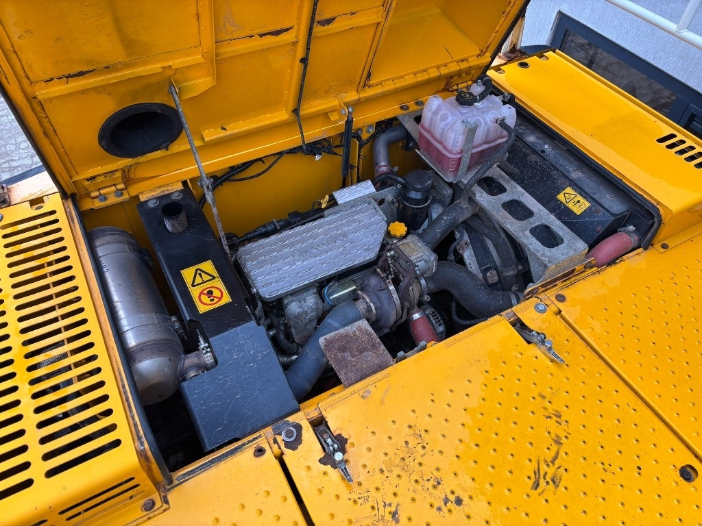 Lánctalpas kotró JCB 220 XL 4F -- 220X lc -- 220 X LC: 17 kép.