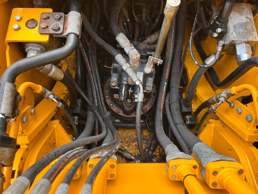 Lánctalpas kotró JCB 220 XL 4F -- 220X lc -- 220 X LC: 27 kép.