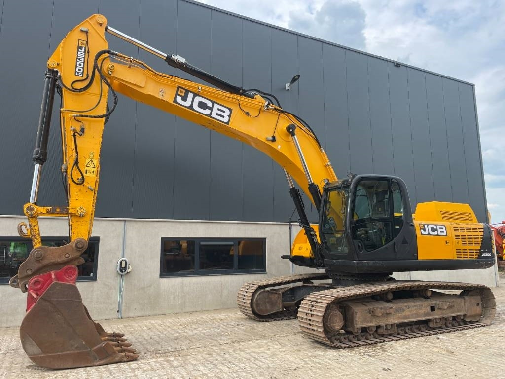 JCB JS300LC -- JS 300 LC - Lánctalpas kotró: 1 kép. JCB JS300LC -- JS 300 LC - Lánctalpas kotró: 1 kép.