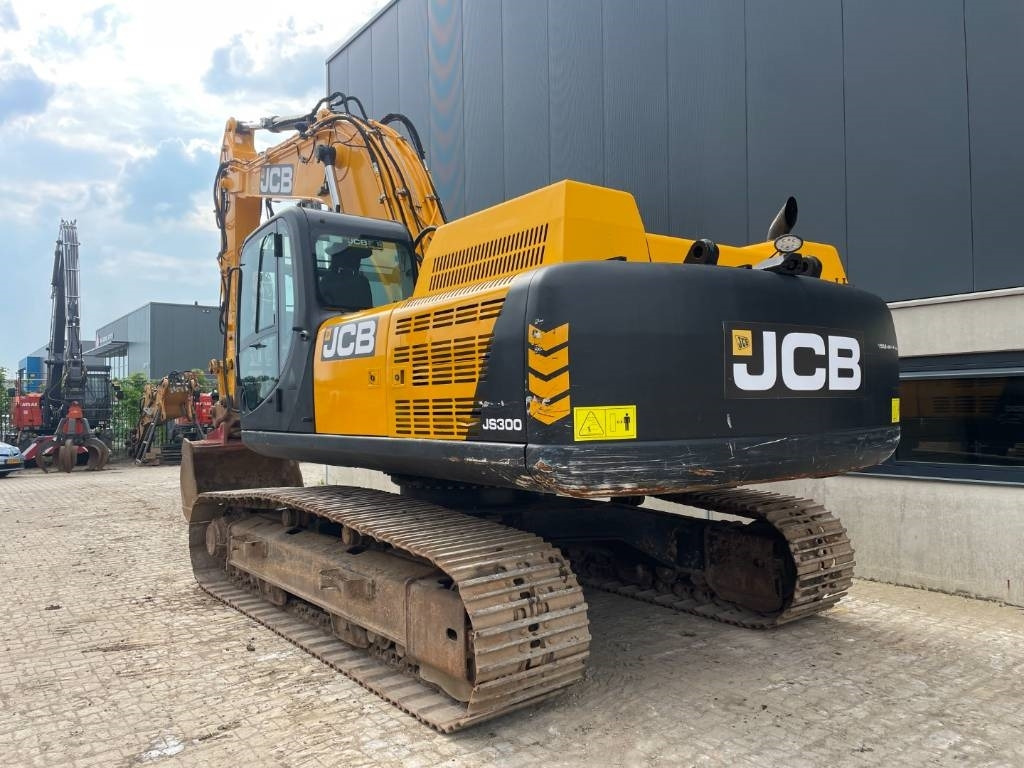 JCB JS300LC -- JS 300 LC - Lánctalpas kotró: 4 kép. JCB JS300LC -- JS 300 LC - Lánctalpas kotró: 4 kép.