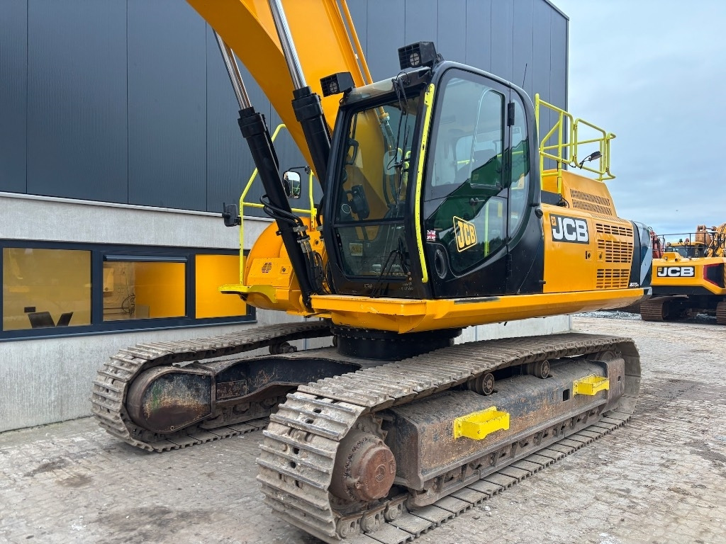 JCB JS370LC -- JS 370 LC -- Full options - Lánctalpas kotró: 4 kép. JCB JS370LC -- JS 370 LC -- Full options - Lánctalpas kotró: 4 kép.