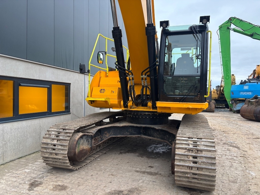 JCB JS370LC -- JS 370 LC -- Full options - Lánctalpas kotró: 5 kép. JCB JS370LC -- JS 370 LC -- Full options - Lánctalpas kotró: 5 kép.
