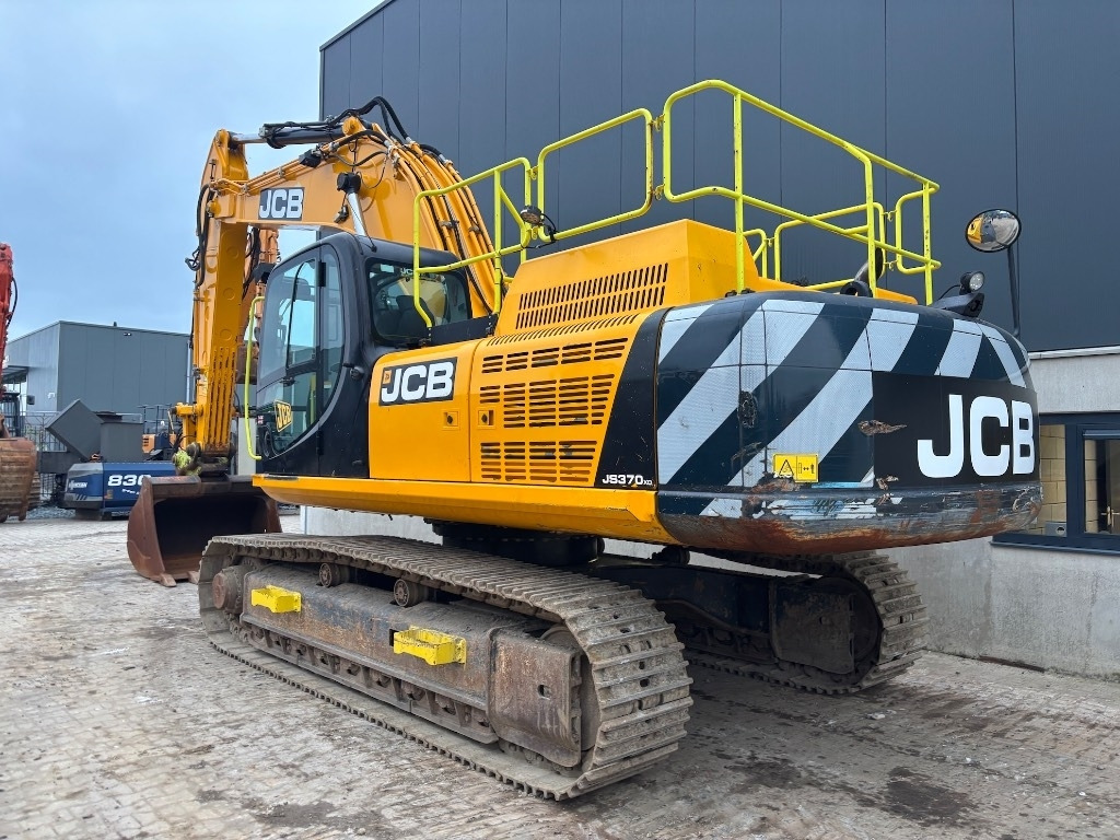 JCB JS370LC -- JS 370 LC -- Full options - Lánctalpas kotró: 3 kép. JCB JS370LC -- JS 370 LC -- Full options - Lánctalpas kotró: 3 kép.