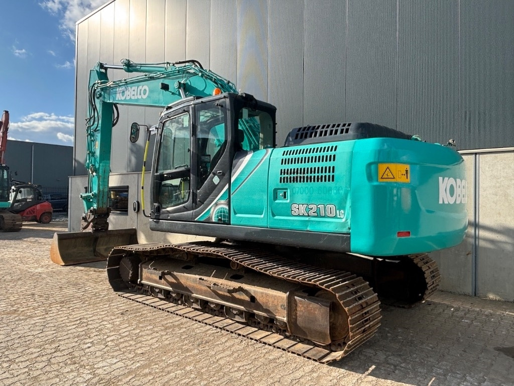 Kobelco SK 210 LC-10 - SK210 - SK210LC-10 - Lánctalpas kotró: 3 kép. Kobelco SK 210 LC-10 - SK210 - SK210LC-10 - Lánctalpas kotró: 3 kép.