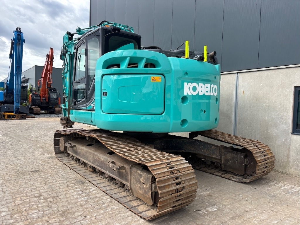 Kobelco SK 230 SR LC - SK230SRLC-5 - SK230 - Lánctalpas kotró: 4 kép. Kobelco SK 230 SR LC - SK230SRLC-5 - SK230 - Lánctalpas kotró: 4 kép.