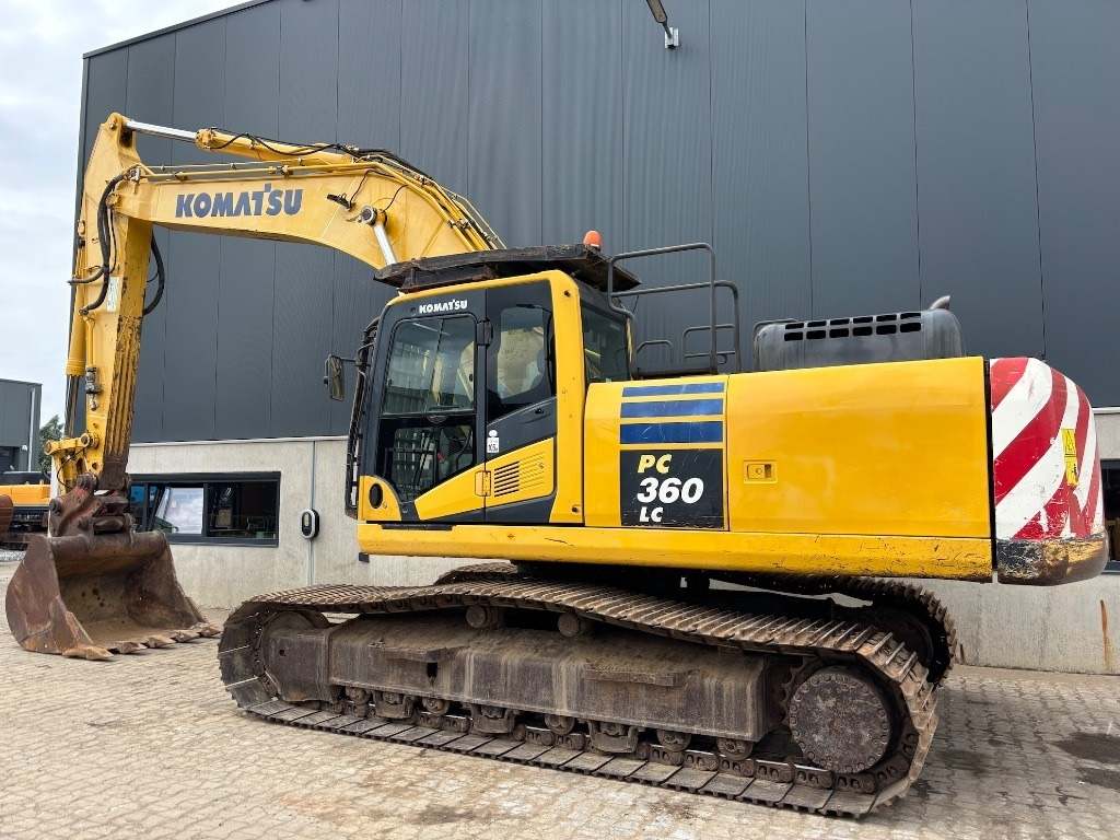 Komatsu PC 360 LC-10 - Lánctalpas kotró: 2 kép. Komatsu PC 360 LC-10 - Lánctalpas kotró: 2 kép.