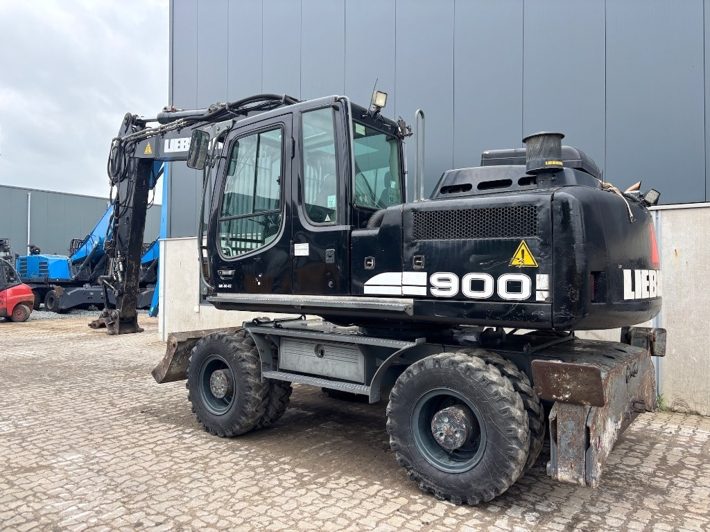 Liebherr A 900 C - A900 - A 904 C - Gumikerekes kotró: 3 kép. Liebherr A 900 C - A900 - A 904 C - Gumikerekes kotró: 3 kép.