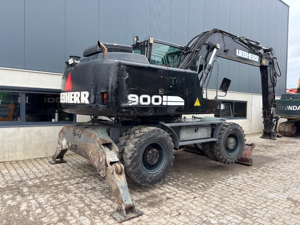 Liebherr A 900 C - A900 - A 904 C - Gumikerekes kotró: 5 kép. Liebherr A 900 C - A900 - A 904 C - Gumikerekes kotró: 5 kép.