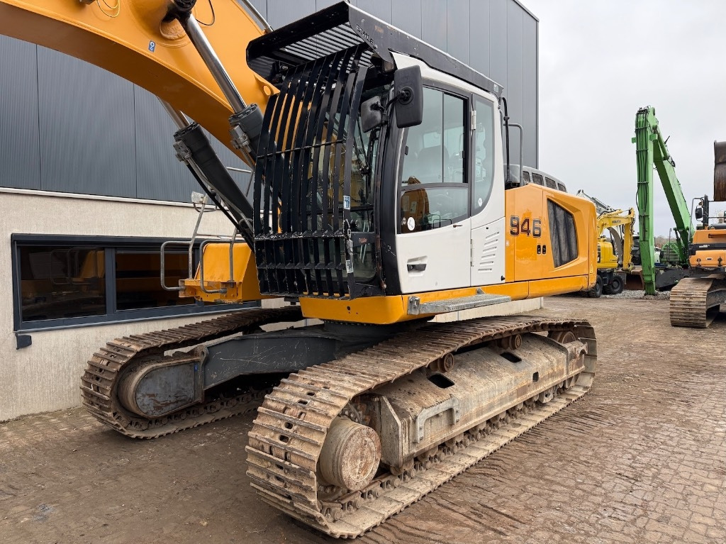 Liebherr R 946 LC - R946 - R946LC - R 938 - Lánctalpas kotró: 2 kép. Liebherr R 946 LC - R946 - R946LC - R 938 - Lánctalpas kotró: 2 kép.