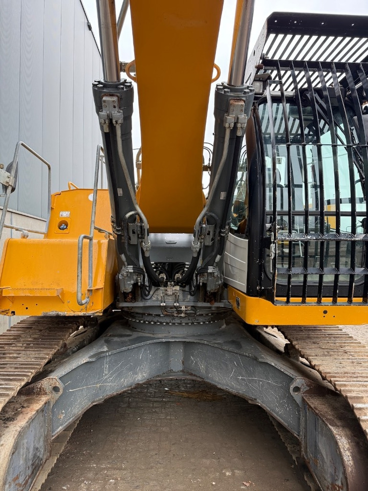 Liebherr R 946 LC - R946 - R946LC - R 938 - Lánctalpas kotró: 5 kép. Liebherr R 946 LC - R946 - R946LC - R 938 - Lánctalpas kotró: 5 kép.