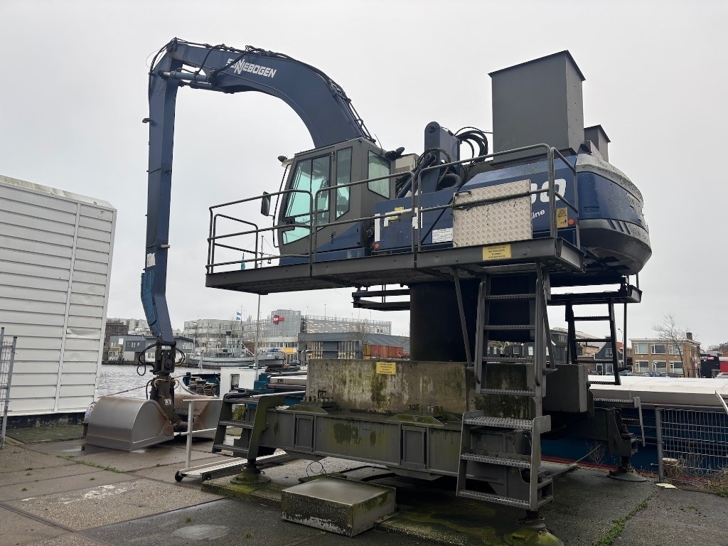Sennebogen 830 Electric / 830A - Hulladék kotró: 1 kép. Sennebogen 830 Electric / 830A - Hulladék kotró: 1 kép.